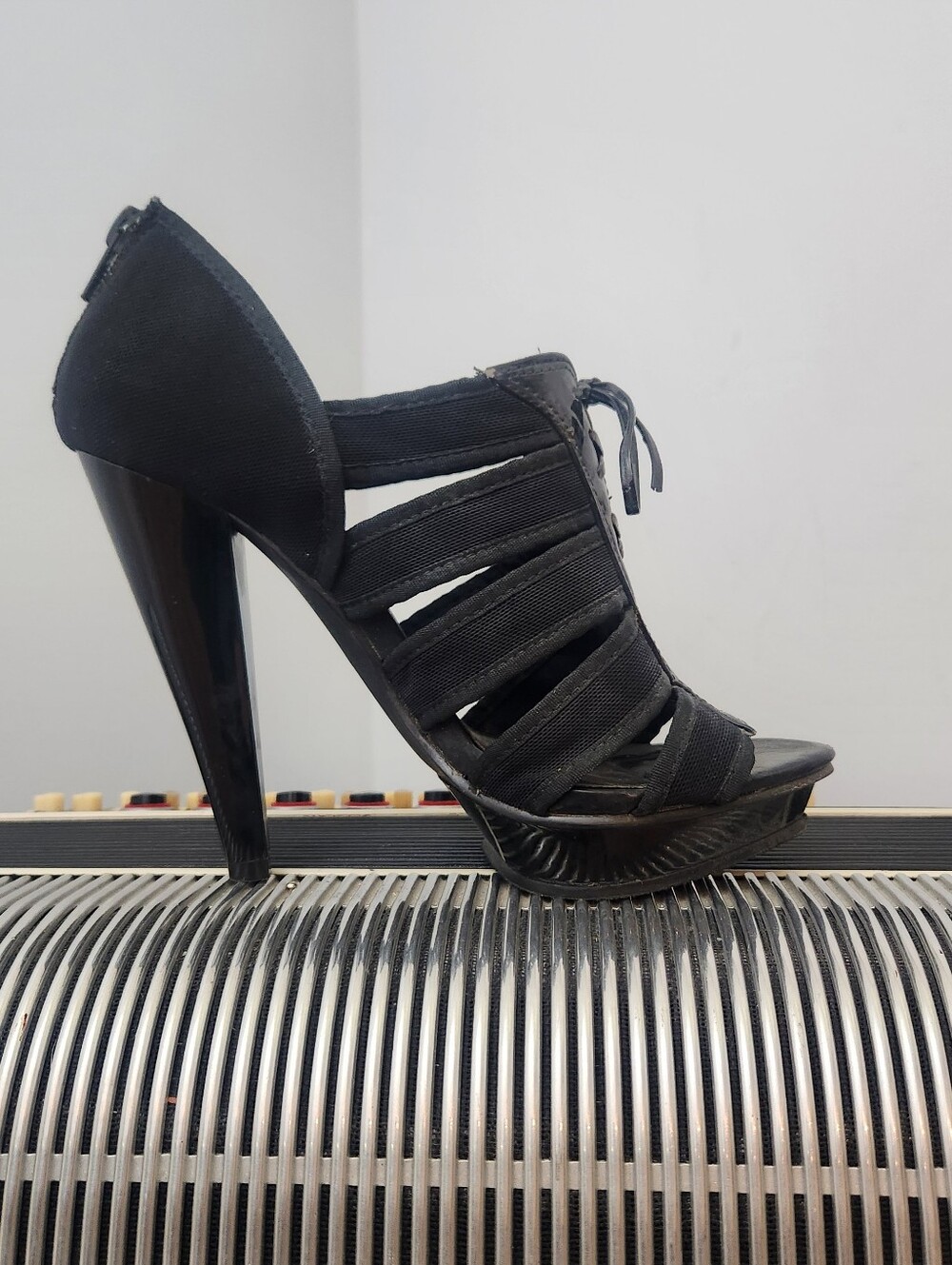 CARLOS BY CARLOS SANTANA BLACK PATENT LEATHER LACE-UP ACCENT PLATFORM HEELS SZ 7